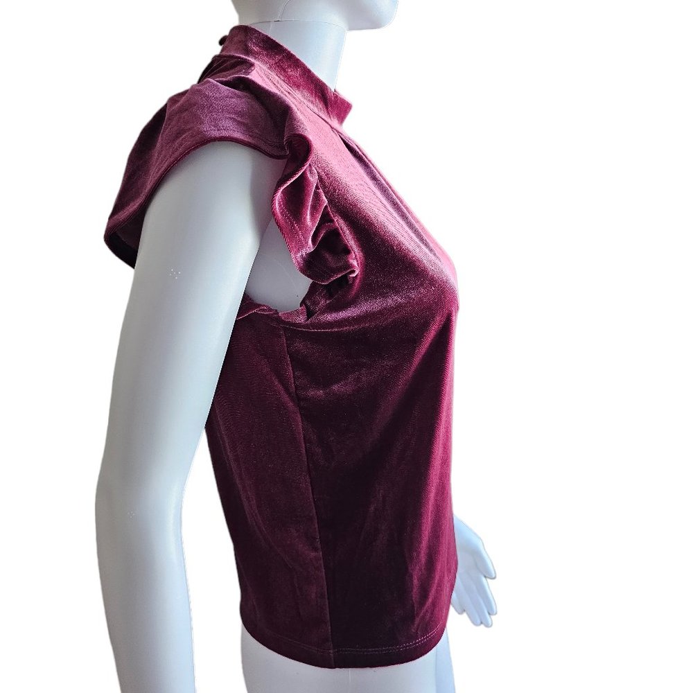 NWOT OLIVE + OAK Burgundy blouse short ruffle sleeve. Size: Small - Picture 2 of 5